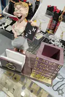 סט משרדי קריקטורה מורה (אישה) ניתן להוסיף הקדשה