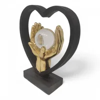 פסל העולם בכף ידי 3283