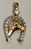 תליון זהב 14 קראט סוס עם פרסה משובץ
