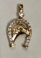 תליון זהב 14 קראט סוס עם פרסה משובץ